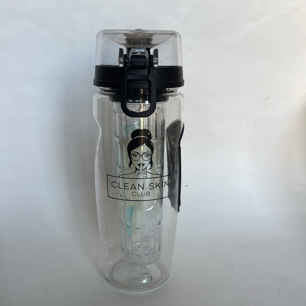 CLEAN SKIN CLUB Water Bottle Infuser 32oz Flip Top Lid Dual Anti-Slip Grip